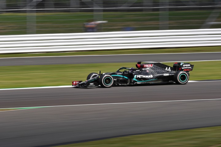 VC Veľkej Británie: Strhujúci záver pretekov! Hamiltonovo víťazstvo s troma pneumatikami